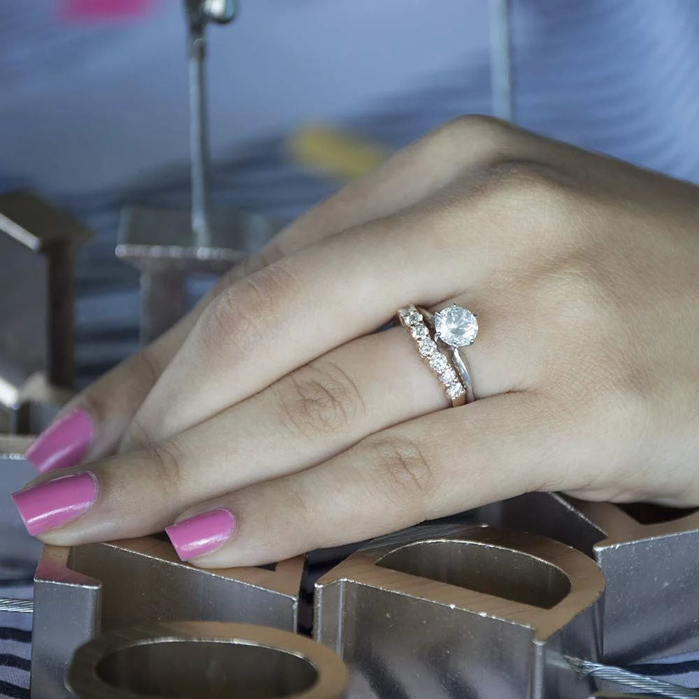 Seven Stone Shared Prong Contoured Wedding Ring In Sterling Silver With Moissanite K648